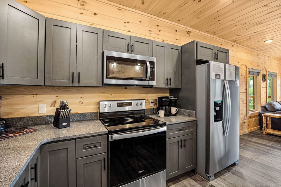 Fully equipped kitchen: cook/bake/dinner/silver-ware included