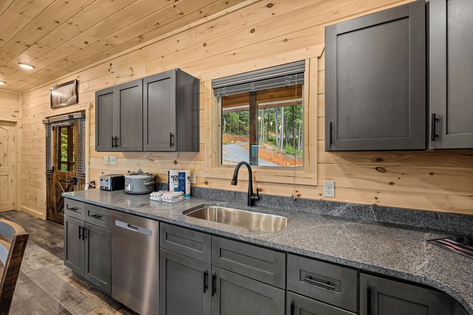 Fully equipped kitchen: cook/bake/dinner/silver-ware included