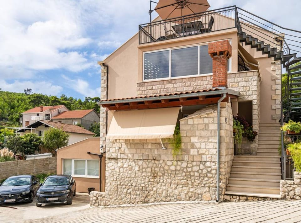 Apartment (Three Bedroom Apartment with Jacuzzi) | Exterior