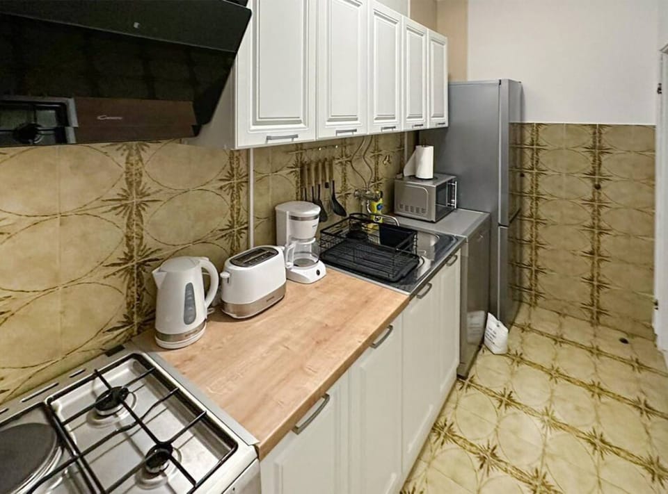 Apartment (Three Bedroom Apartment with Jacuzzi) | Bathroom | Bathtub, towels