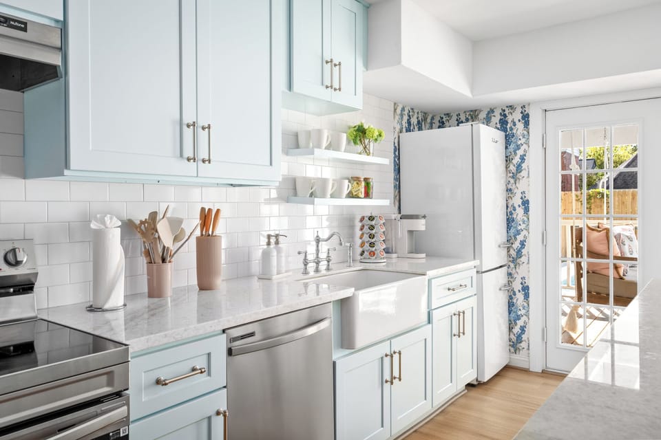 [Fully Equipped Kitchen 1F] - Prepare your favorite dishes during your holiday.