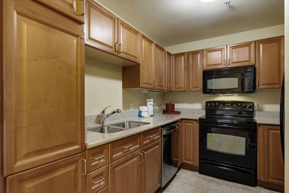 Full kitchen