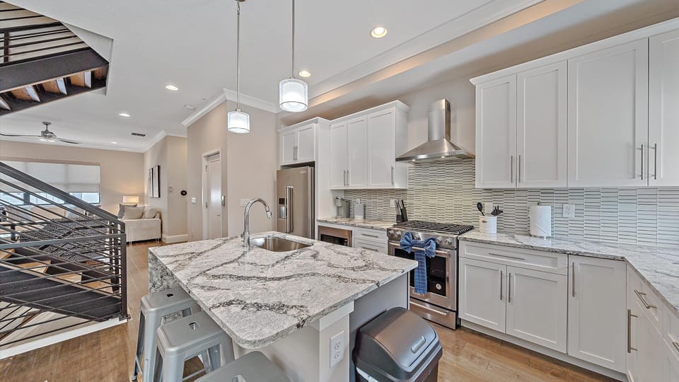 Townhome, 2 Bedrooms | Private kitchen | Fridge, oven, coffee/tea maker, toaster