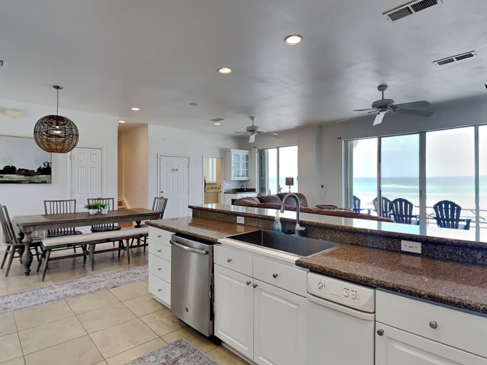 House, Multiple Beds, Balcony (Calle Bonita #1714 - No Pets Allowed) | Private kitchen | Fridge, microwave, oven, stovetop