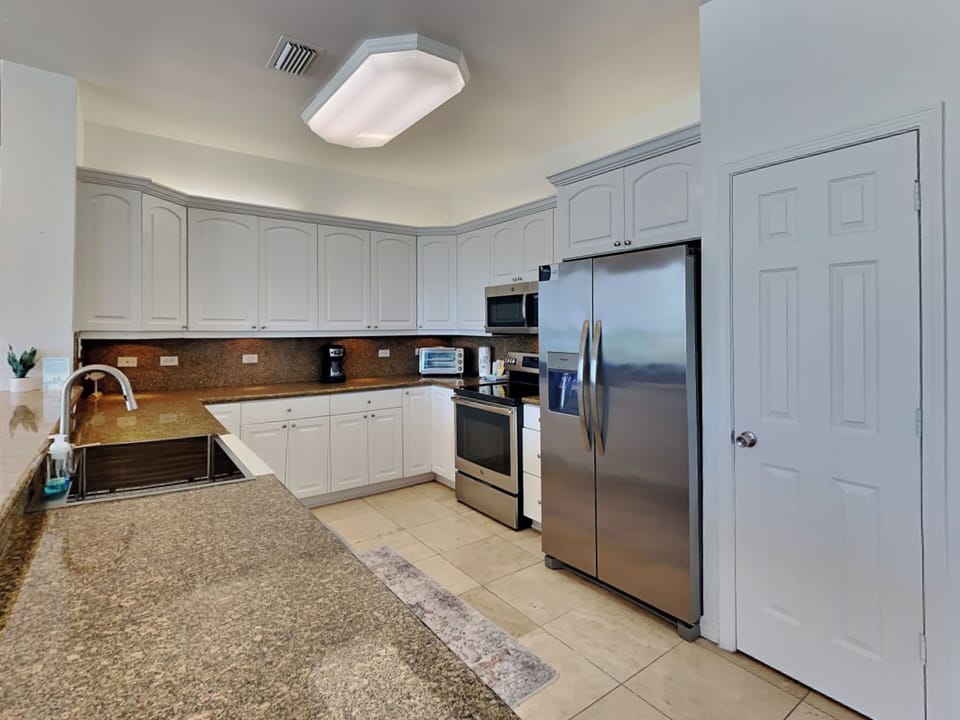 House, Multiple Beds, Balcony (Calle Bonita #1714 - No Pets Allowed) | Private kitchen | Fridge, microwave, oven, stovetop