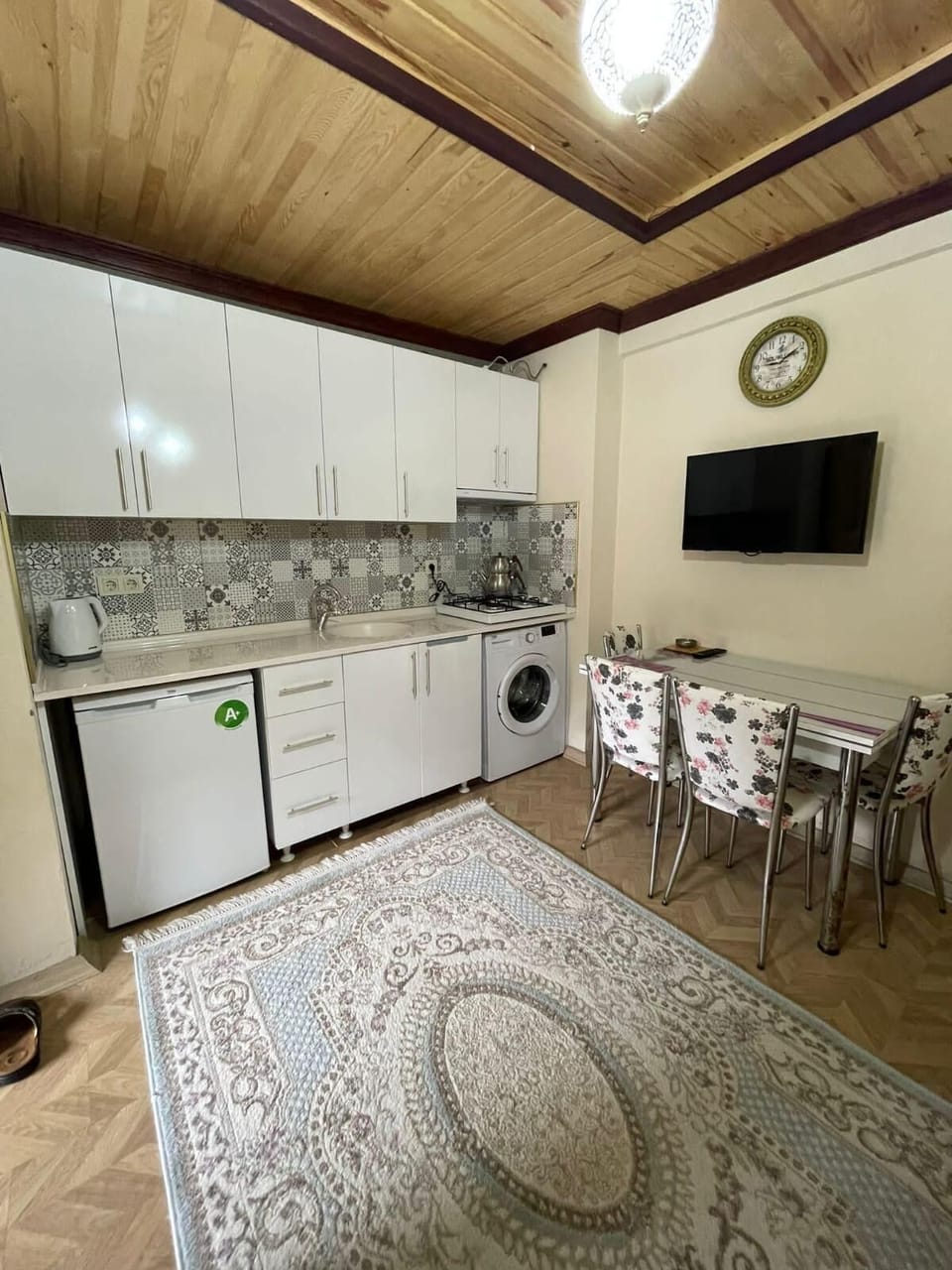 Economy Condo, Mountain View | Private kitchen | Fridge, stovetop, cookware/dishes/utensils