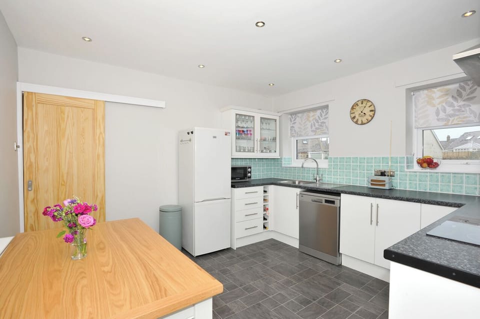 Fully equipped kitchen.