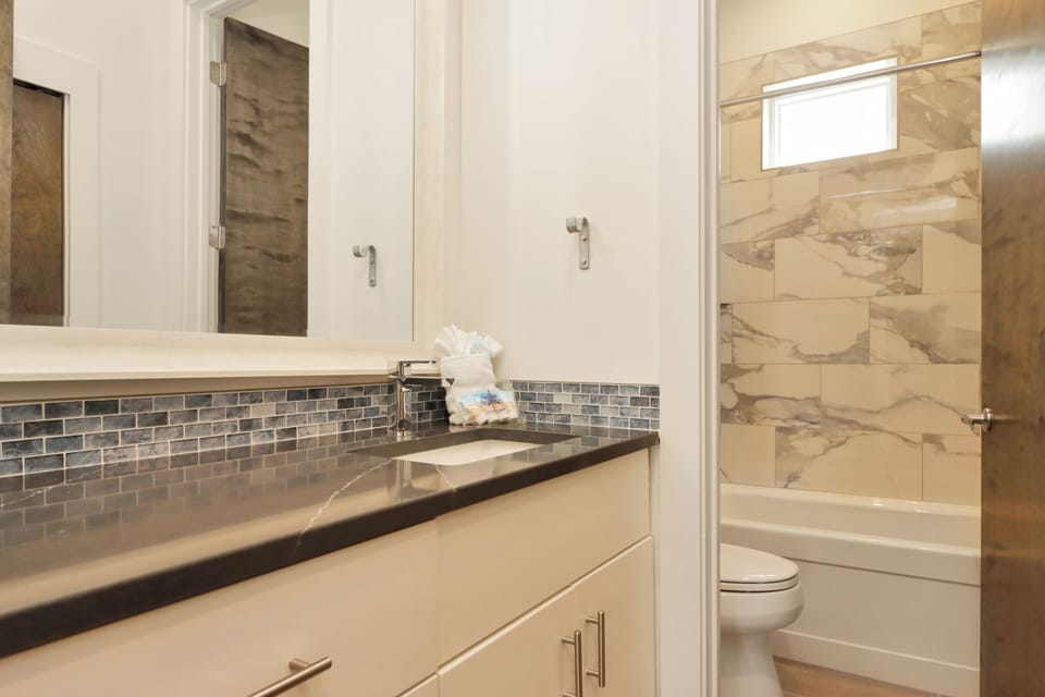 Full Bathroom on Main Floor