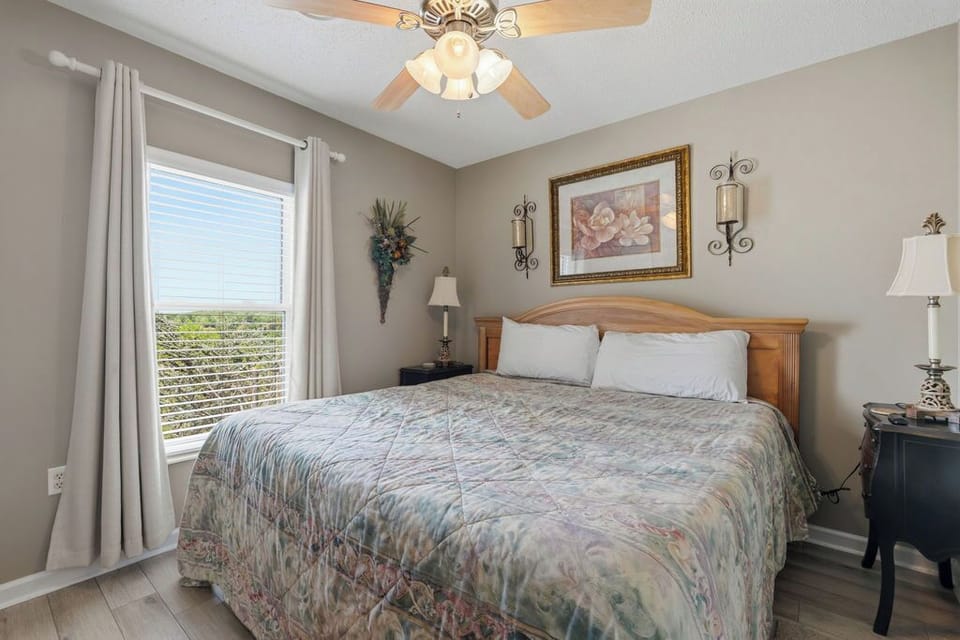 King Bedroom with Cable TV and WIfi