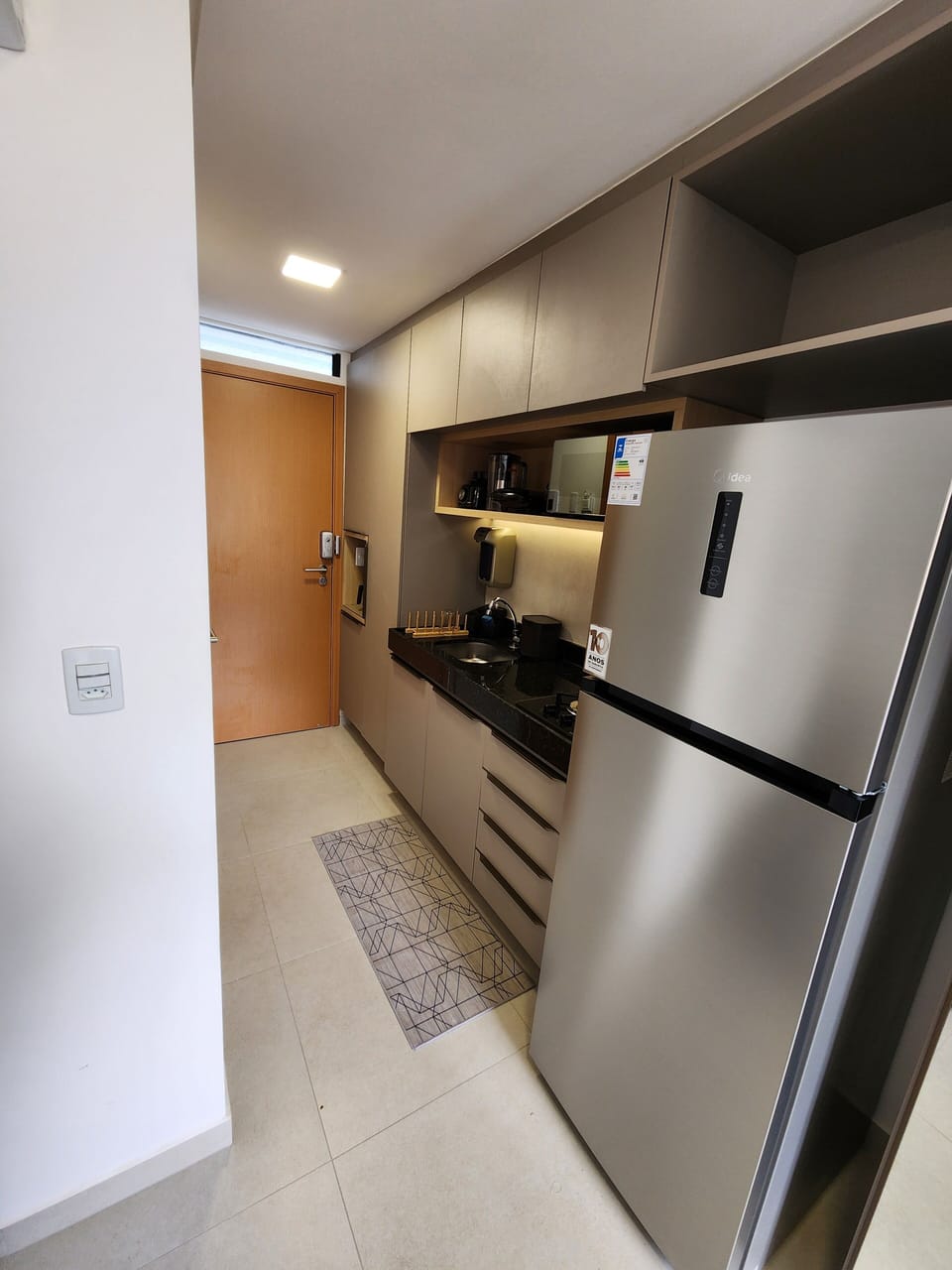 Premium Studio, City View | Private kitchen | Fridge, microwave, stovetop, cookware/dishes/utensils