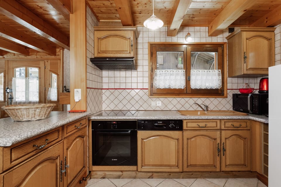 Fully-equipped kitchen in Chalet Le Cosy, rented at the foot of the slopes in Avoriaz