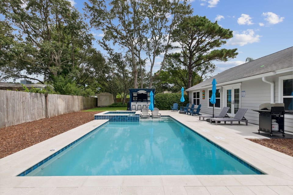 Pool with heated spa, bar with TV and mini fridge, gas grill, chairs/umbrellas