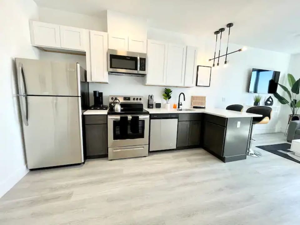 Kitchen essentials including:
-utensils, knife set, pan/pots, toaster & blender