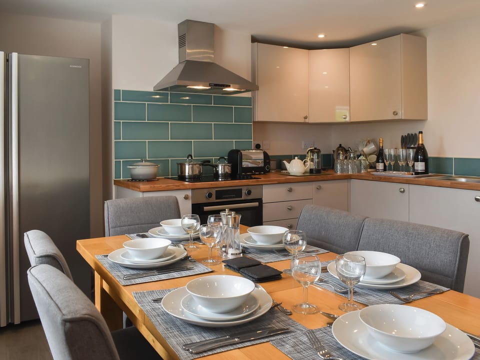 Kitchen | Rose Cottage - Bennacott Farm Cottages, Launceston