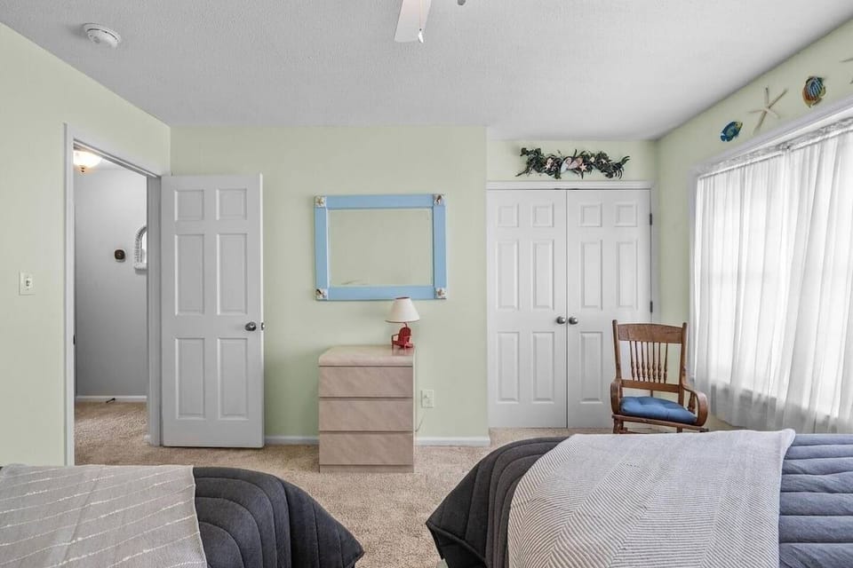 Indoors, Home Decor, Furniture, Bed, Bedroom
