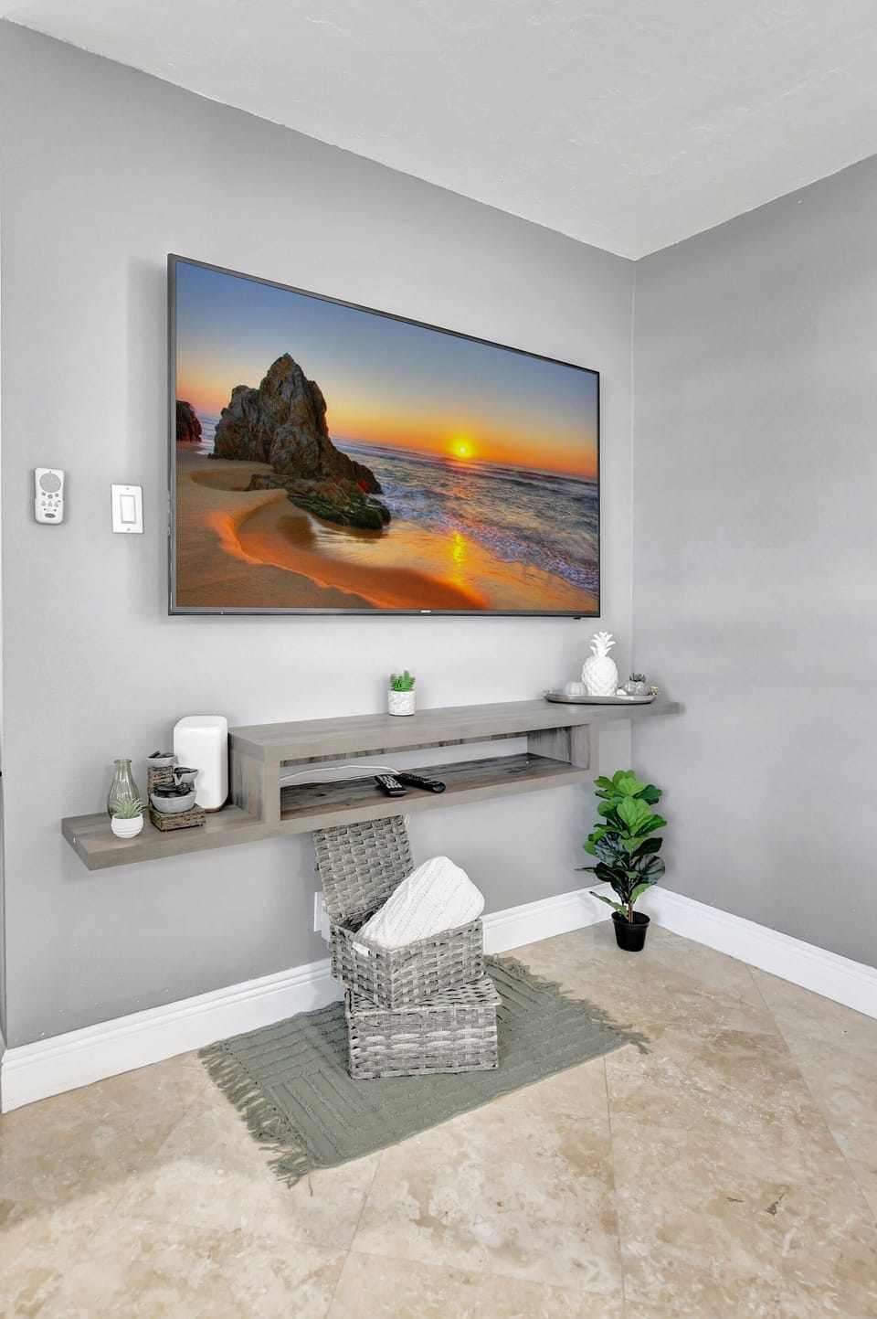 Floor, Flooring, Screen, TV, Indoors