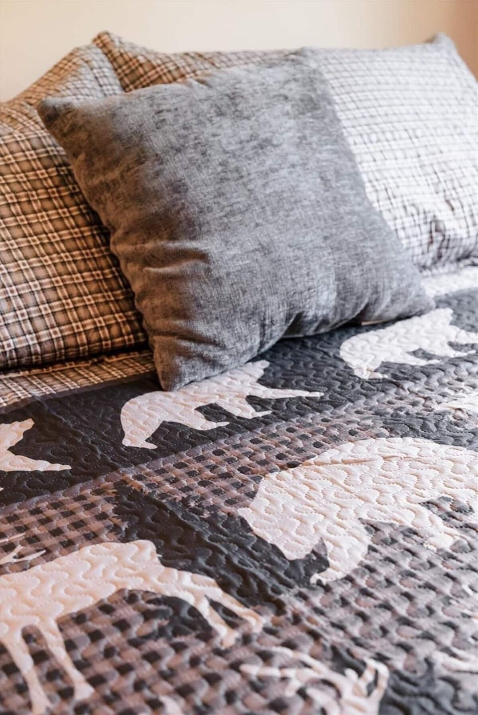 Cushion, Home Decor, Pillow, Furniture, Bed