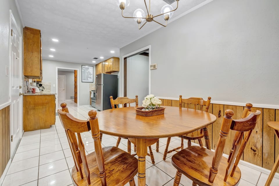 Indoors, Architecture, Building, Dining Room, Dining Table