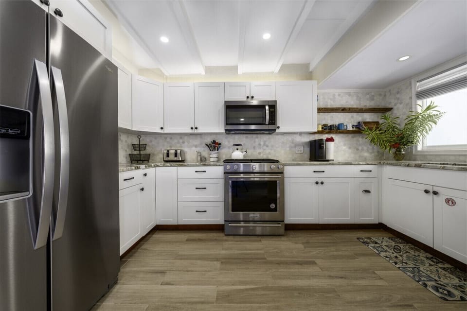 Spacious, well-appointed kitchen!