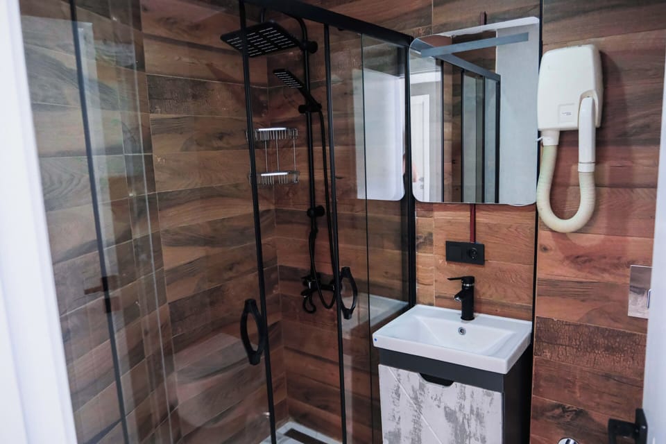 Family Triple Room, City View | Bathroom | Shower, hair dryer, slippers, towels