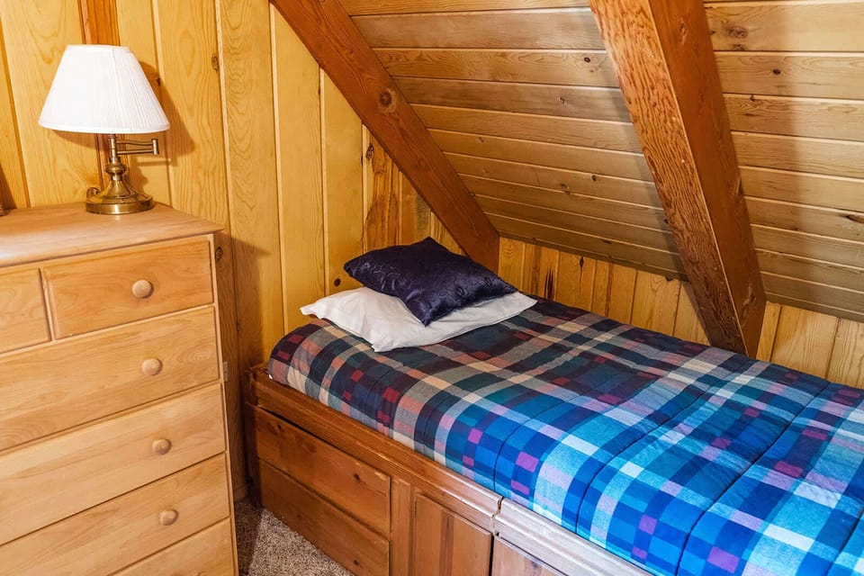 Bedroom 3 with Full and Twin beds