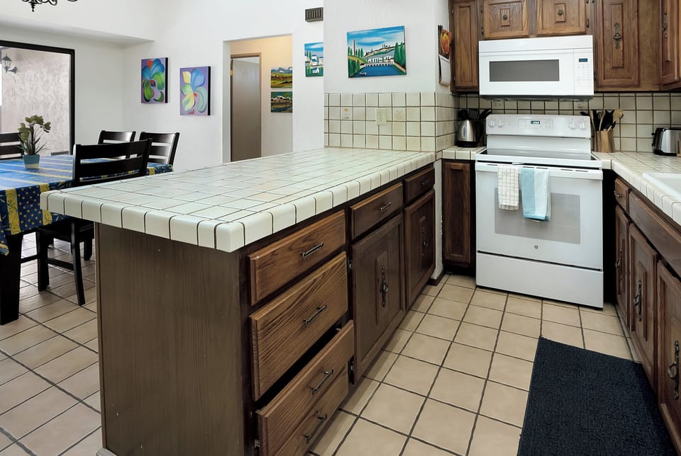 Fully equipped kitchen
