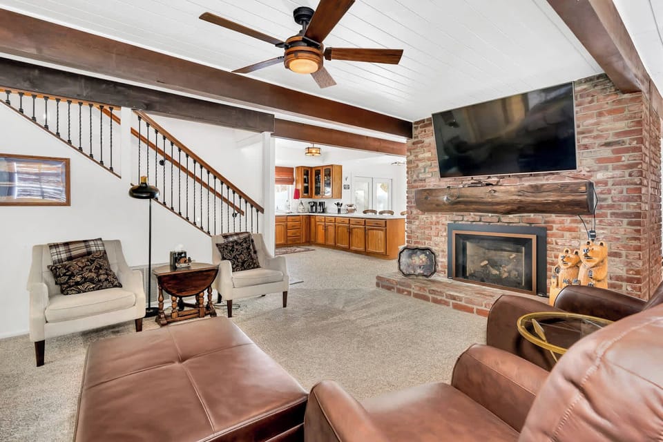 Cozy and spacious living area with TV and fireplace