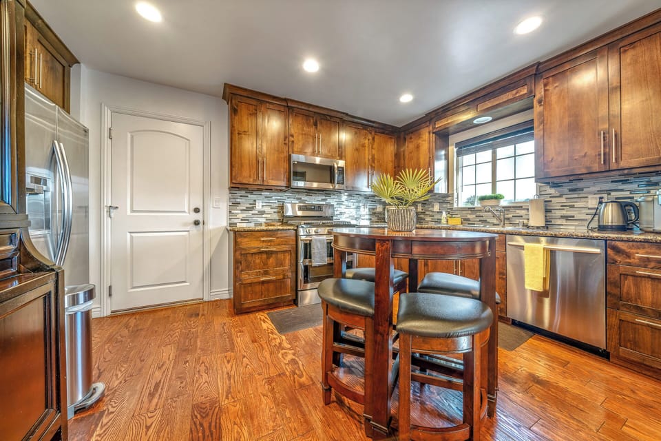 Fully equipped kitchen with dining table
