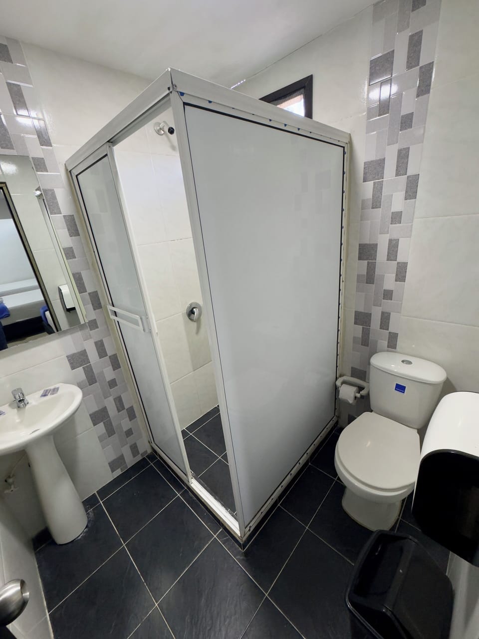 Deluxe Triple Room | Bathroom | Shower, towels, soap, toilet paper