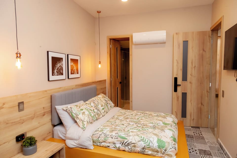 In-room safe, WiFi (free)