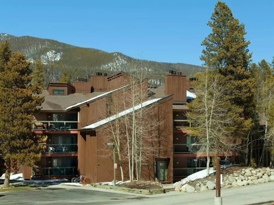 Welcome to the cozy mountain view condos.