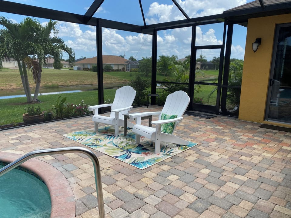 Large, spacious sun deck, relax and watch the sunrise or sunset!