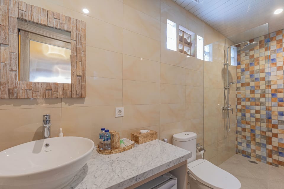 Standard Room | Bathroom | Shower, towels, soap, shampoo