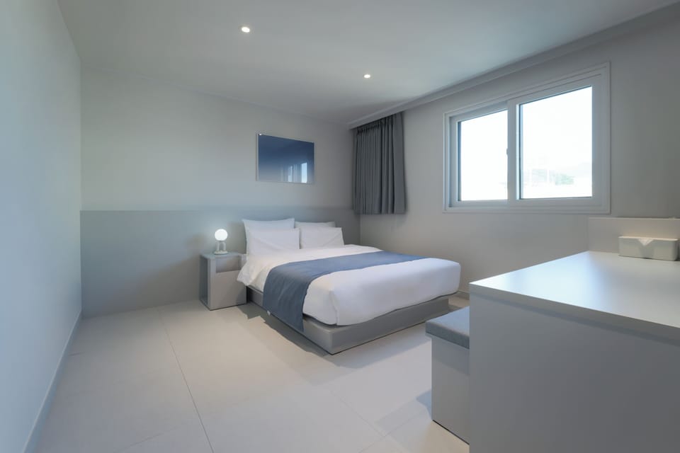 Standard Double Room | Free WiFi, bed sheets