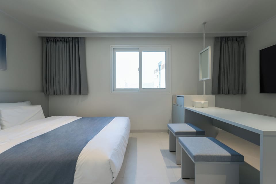 Standard Double Room | Free WiFi, bed sheets