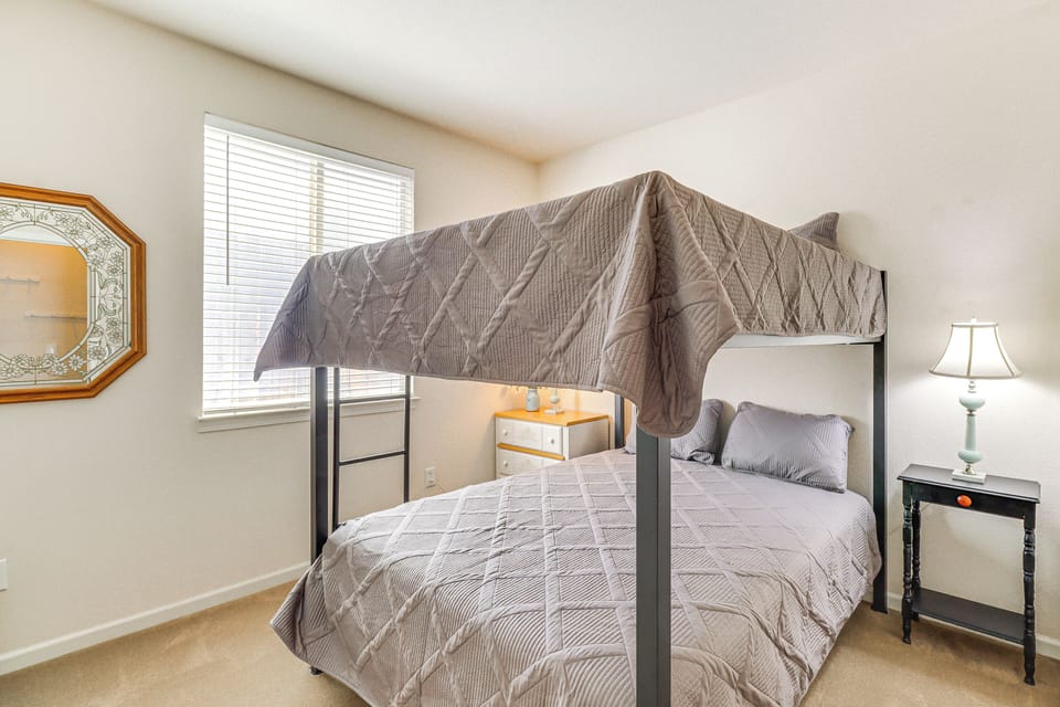 Bedroom 3 | Queen Bunk Bed