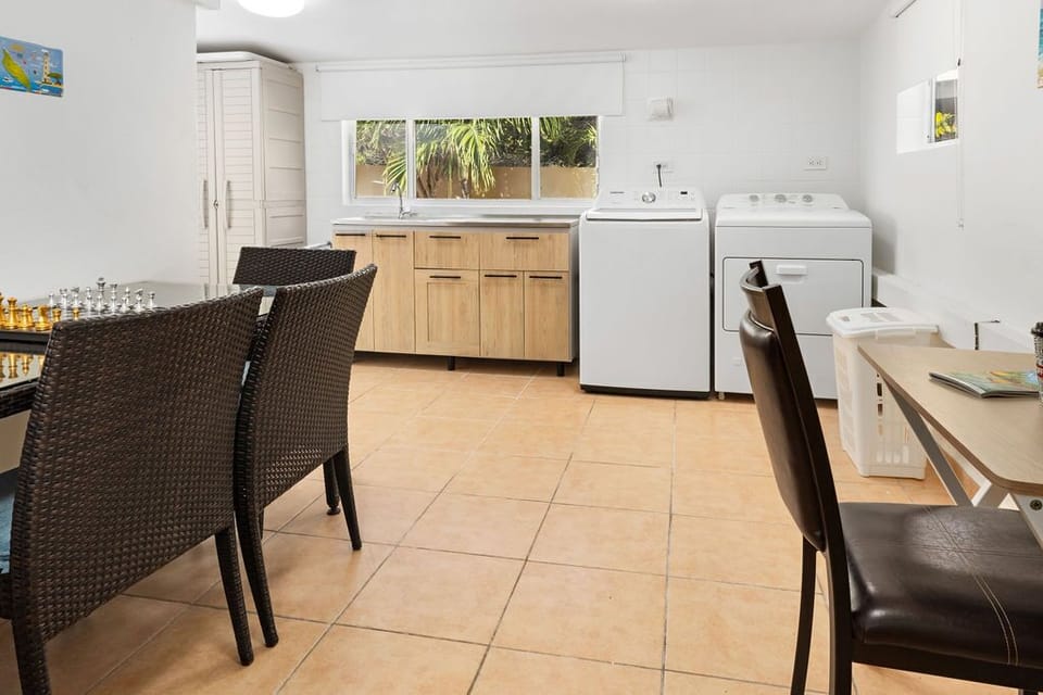 Cozy 3BR Town Home in Gated Community @ Palm Beach (16642)