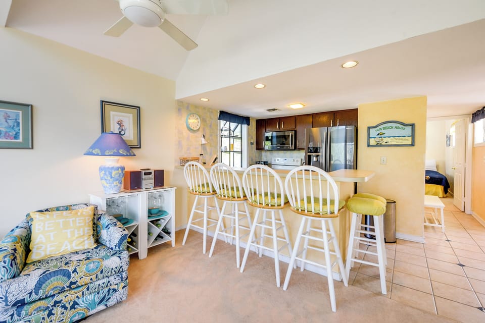 Dining Area | Dishware & Flatware Provided | Central A/C & Heat