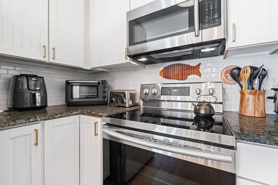 Electric range and oven for home cooking