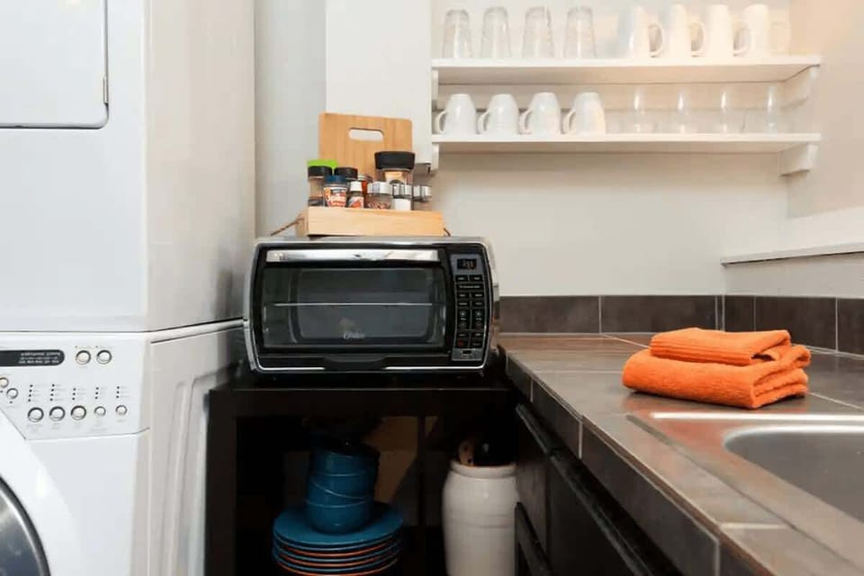 #StayInMyDistrict Hyde Park King Studio Suite! Comfortable furnishings & amenities make this private studio the perfect Home Suite HOME #StayinMyDistrict #bookdirect