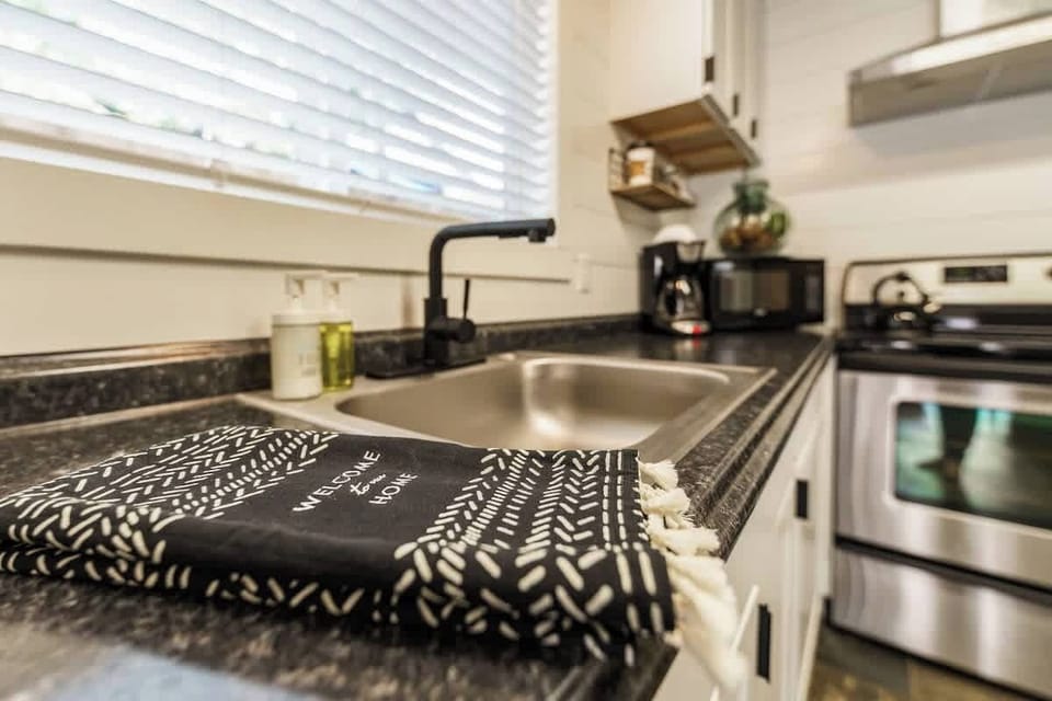 #StayinMyDistrict Historical Hyde Park Bungalow, #bookdirect #stayinmydistrict