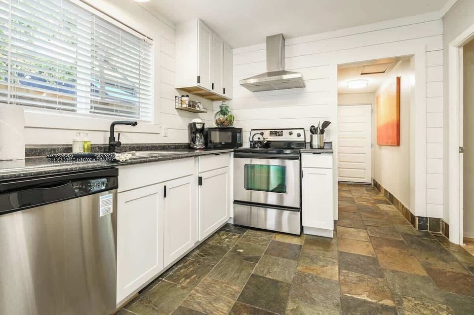 #StayinMyDistrict Historical Hyde Park Bungalow, #bookdirect #stayinmydistrict