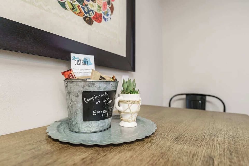 #StayinMyDistrict Historical Hyde Park Bungalow, #bookdirect #stayinmydistrict