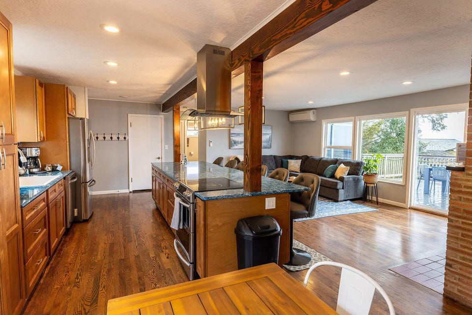 #StayinMyDistrict #BookDirect