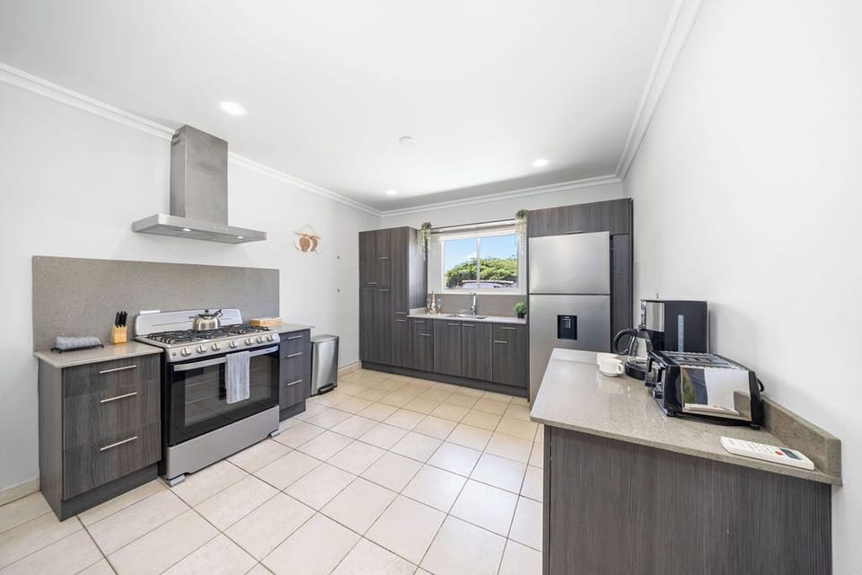 Cook and entertain in style in this spacious full kitchen! With plenty of room for culinary creativity, it's the heart of your home where delicious memories are made.