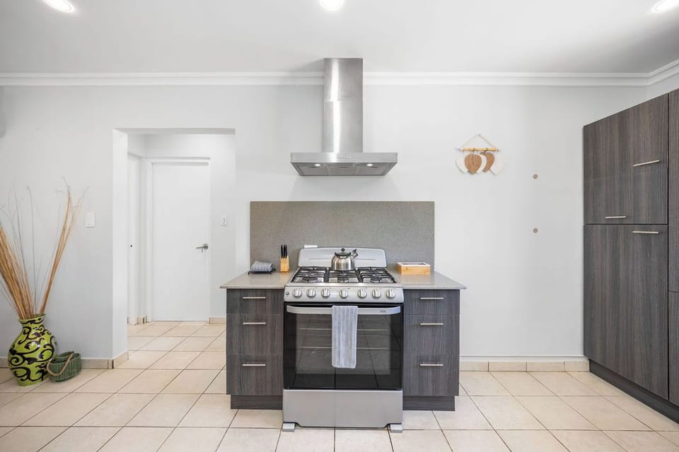 Step into elegance with this stunning kitchen! Featuring high-end finishes and a sophisticated design, it’s the perfect backdrop for your culinary creations and gatherings.