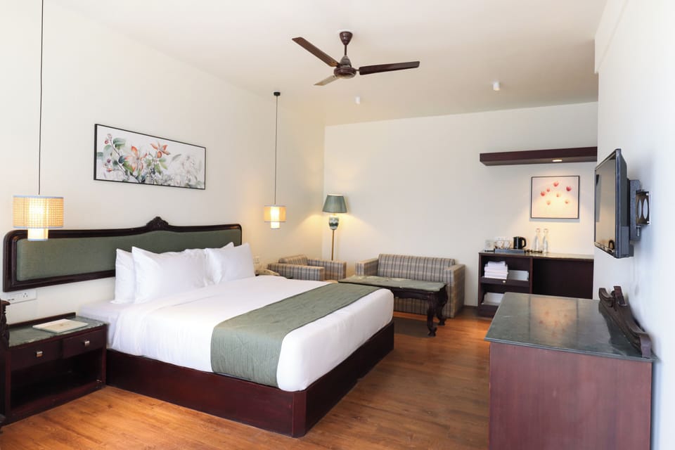 Premium Road View Room | In-room safe, iron/ironing board (on request), WiFi (free)