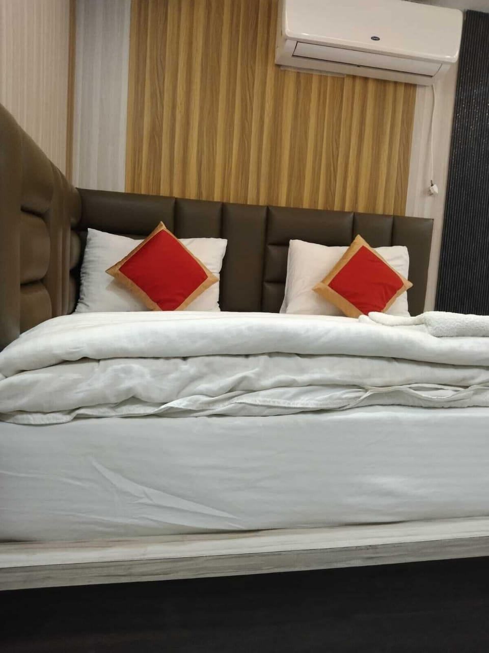 Rollaway beds (surcharge), WiFi (free), bed sheets