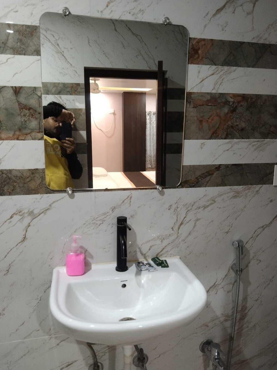 Standard Room, City View | Bathroom | Shower, free toiletries, towels, soap