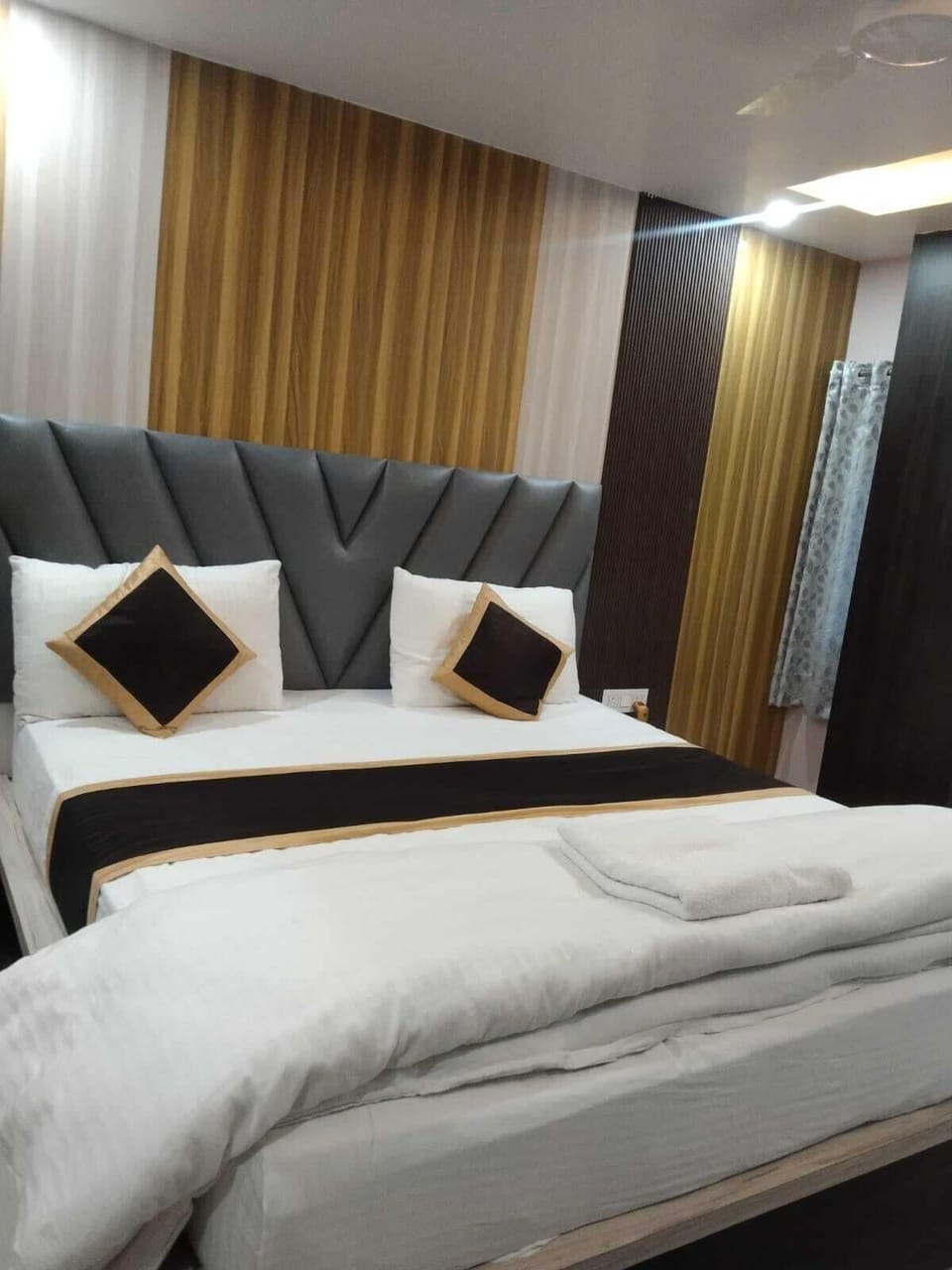 Rollaway beds (surcharge), WiFi (free), bed sheets